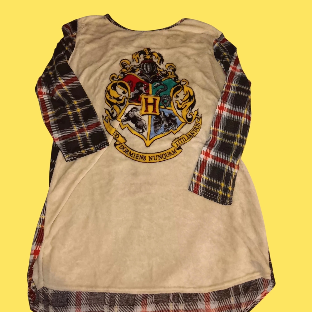 Hogwarts House Crest Long Tee Style Loungewear Beige and Plaid Size 2X